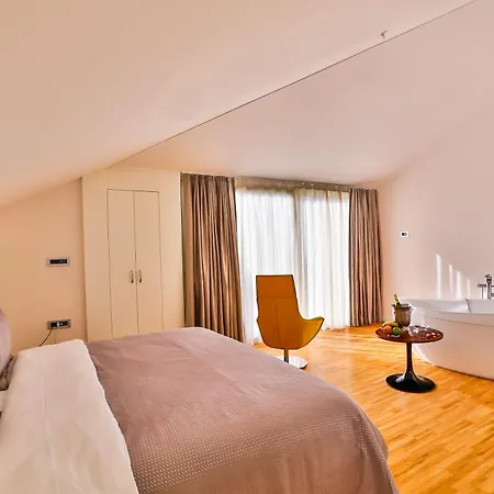 Business Life & Sisli Hotel