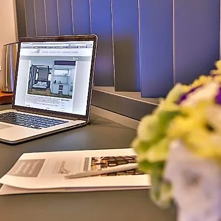 Business Life & Sisli 4*