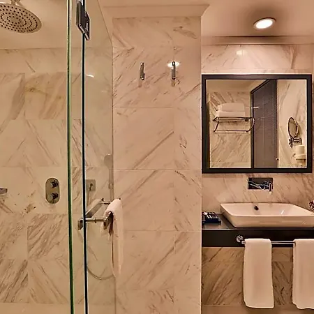 Business Life & Sisli 4*