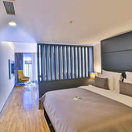 Business Life & Sisli 4*