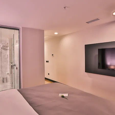 ホテル Business Life & Sisli 4*