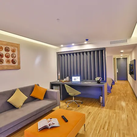 ホテル Business Life & Sisli 4*