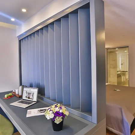 Business Life & Sisli 4*