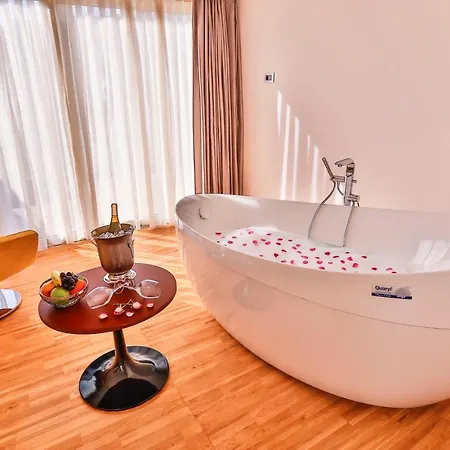 ホテル Business Life & Sisli 4*