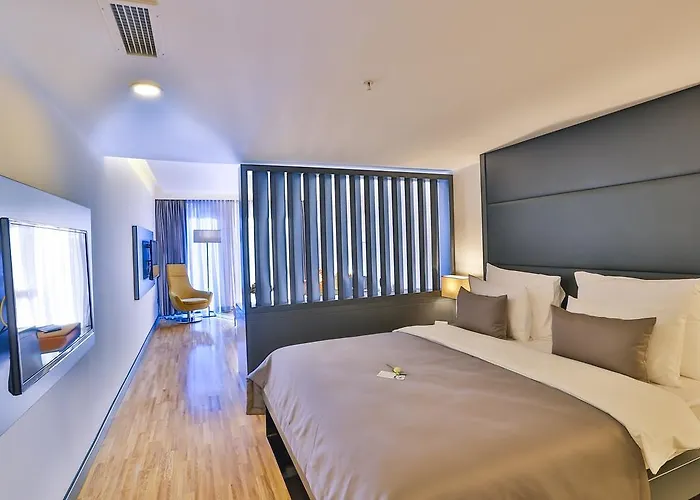 Business Life & Sisli 4*