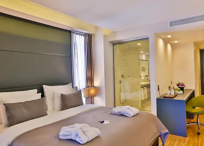 Business Life & Sisli 4*