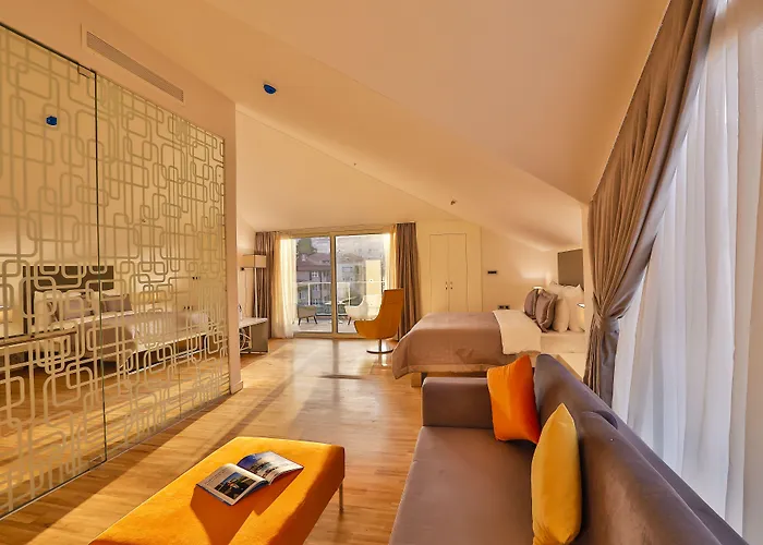 Отель Business Life & Sisli 4*